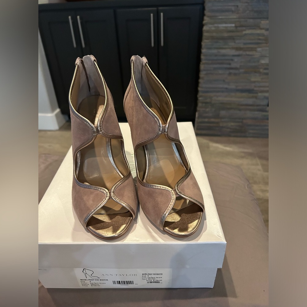 Ann Taylor peep toe heel NWT